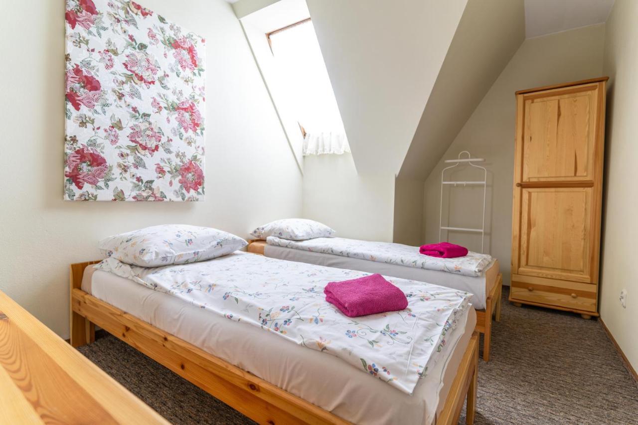 Miedzynarodowe Schronisko Mlodziezowe Ptsm Szarotka Hostel Zakopane Bagian luar foto